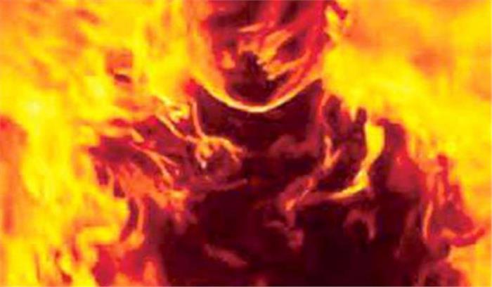 गुजरात में झुलसने से किशोरी की मौत​​​​​​​