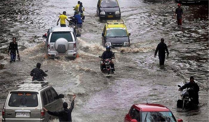 गुजरात में भारी वर्षा से गरबा आयोजको में निराशा