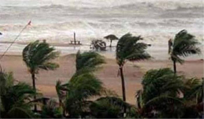 अरब सागर में उठे दो तूफानों के असर से गुजरात में भारी वर्षा की चेतावनी
