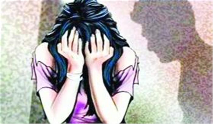 चलती कार में महिला से सामूहिक दुष्कर्म मामले में कुछ लोगों से पूछताछ