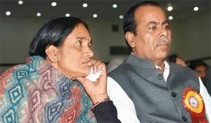 निर्भया के पिता ने तेलंगाना पुलिस की पीठ थपथपाई