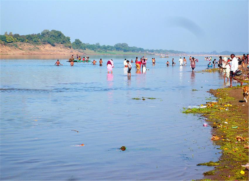 गंगा की सफाई के लिए सरकारी और निजी उद्योगों को जोड़ने की तैयारी गंगा की सफाई के लिए सरकारी और निजी उद्योगों को जोड़ने की तैयारी