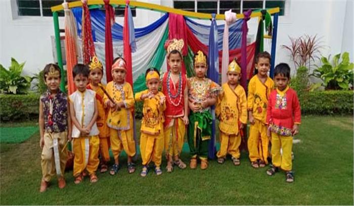 इंटरनेशनल स्कूल में मनाई जन्माष्टमी 