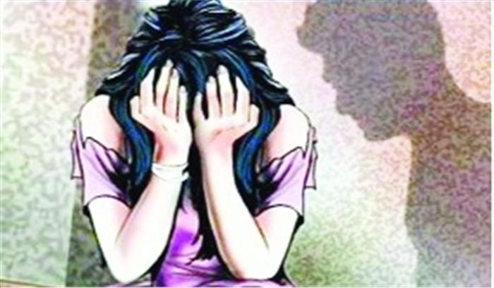 किशोरी से तीन लोगों ने किया दुष्कर्म