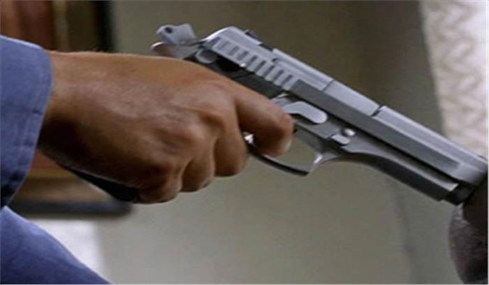 लूट के लिए लुटेरों ने पुलिस पर ही तान दी पिस्तौल लूट के लिए लुटेरों ने पुलिस पर ही तान दी पिस्तौल