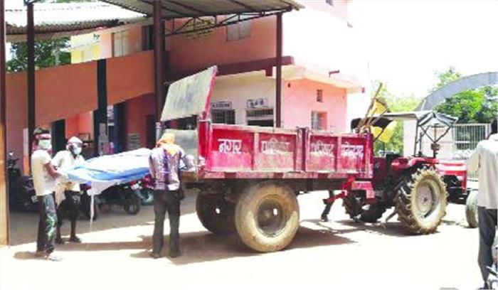 कचरा वाहन में शव ले जाकर किया अंतिम संस्कार