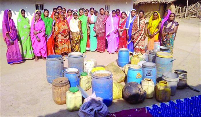 गरगट्टी की महिलाओं ने जब्त कराई शराब बनाने की लाहान