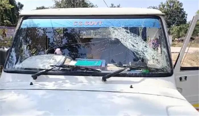 अतिक्रमणकारियों ने वनकर्मियों को बंधक बनाया