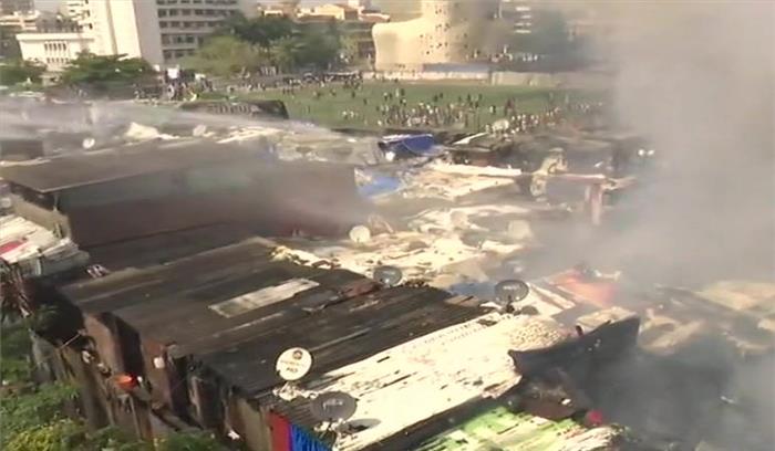 मुंबई के दो स्लम में आग,सैकड़ों झुग्गियां जलकर खाक