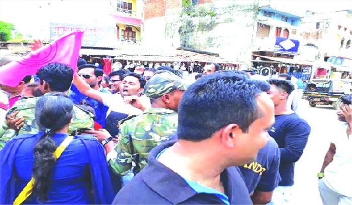 गौहत्याओं के विरोध में जनता छग कांग्रेस ने किया प्रदर्शन