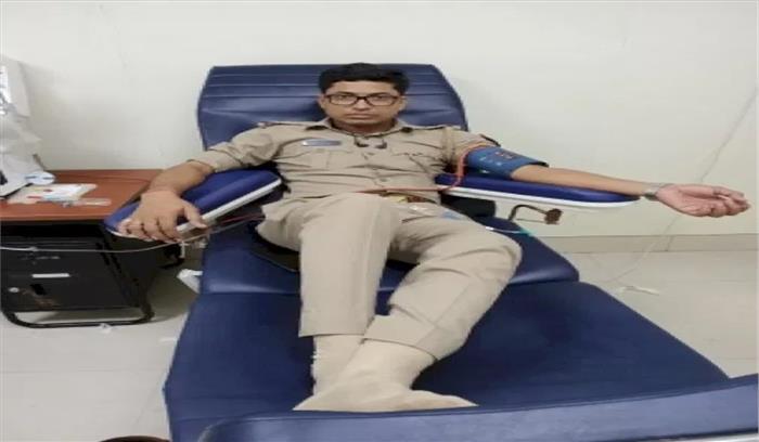 गौतमबुद्धनगर : कोरोना मरीज की जिंदगी बचाने पुलिसकर्मी ने किया प्लाज्मा डोनेट गौतमबुद्धनगर : कोरोना मरीज की जिंदगी बचाने पुलिसकर्मी ने किया प्लाज्मा डोनेट