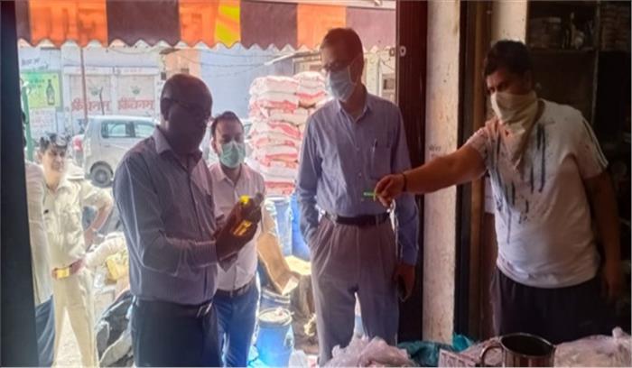 गौतमबुद्ध नगर : काला बाजारी के चक्कर में दुकानें सील, 25 हजार नगद जुर्माना ठोंका गौतमबुद्ध नगर : काला बाजारी के चक्कर में दुकानें सील, 25 हजार नगद जुर्माना ठोंका