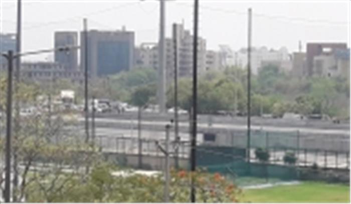 नोएडा, गाजियाबाद, दिल्ली सीमा सील, लोगों में अफरा-तफरी, जाम के हालात नोएडा, गाजियाबाद, दिल्ली सीमा सील, लोगों में अफरा-तफरी, जाम के हालात