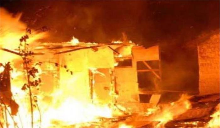 जूता के गोदाम में लगी आग , लाखो की संपत्ति जलकर नष्ट