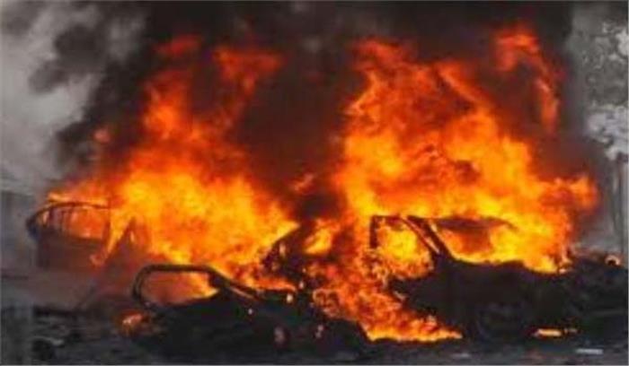 भाकपा माओवादियों ने तीन वाहनों में लगायी आग