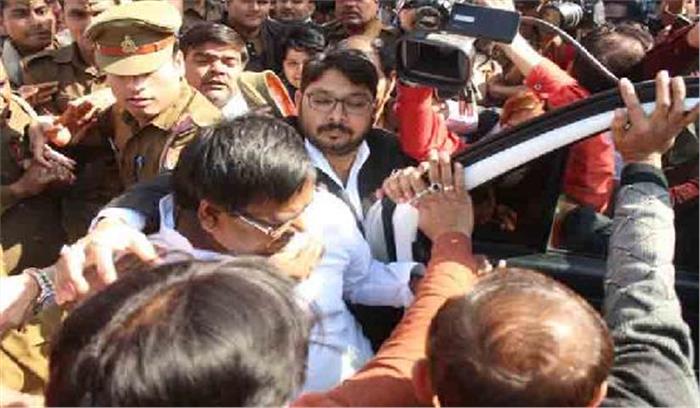 गायत्री प्रजापति को 14 दिनों की न्यायिक हिरासत में भेजा गया