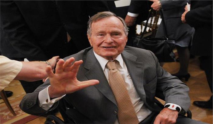 अमेरिका के पूर्व राष्ट्रपति जॉर्ज एच.डब्ल्यू बुश को मिली अस्पताल से छुट्टी