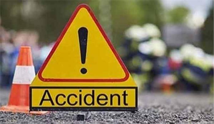 जर्मनी में बस दुर्घटना में 40 लोग घायल