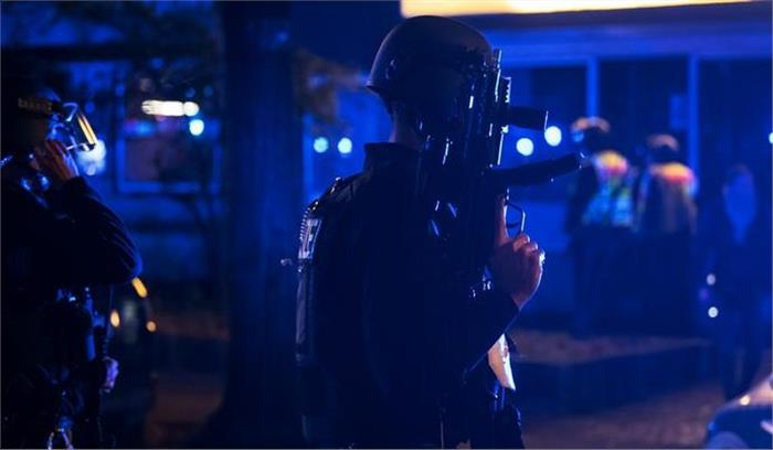 जर्मनी की राजधानी बर्लिन में गोलीबारी, 3 लोग घायल जर्मनी की राजधानी बर्लिन में गोलीबारी, 3 लोग घायल