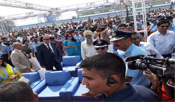 जंगी जहाजों ने उड़ान भरकर वायुसेना की ताकत का कराया अहसास जंगी जहाजों ने उड़ान भरकर वायुसेना की ताकत का कराया अहसास