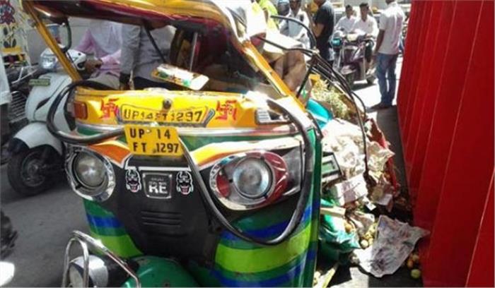 गाजियाबाद में मेट्रो का गर्डर गिरा, 7 घायल गाजियाबाद में मेट्रो का गर्डर गिरा, 7 घायल