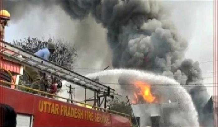 गाजियाबाद की कार्टन फैक्ट्री में लगी अचानक आग, फैक्ट्री ने रखे ड्रमों में ब्लास्ट गाजियाबाद की कार्टन फैक्ट्री में लगी अचानक आग, फैक्ट्री ने रखे ड्रमों में ब्लास्ट