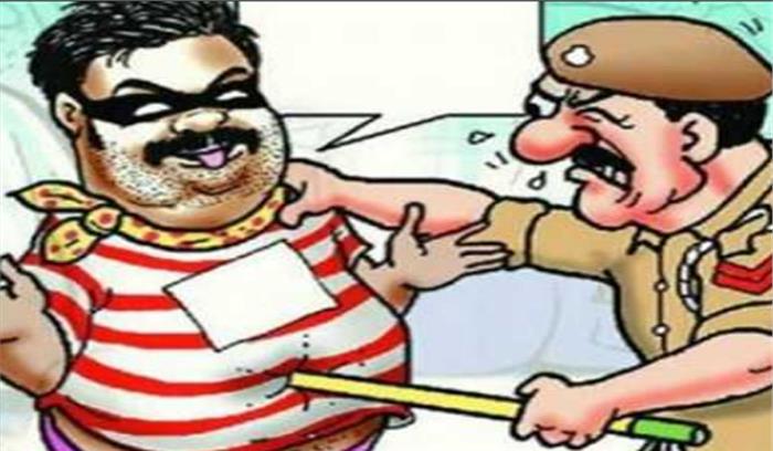 महिला दिवस पर की मनचले ने हरकत महिला दिवस पर की मनचले ने हरकत