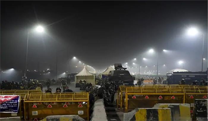 गजीपुर बोर्डर पर हाईवोल्टेज ड्रामा, प्रशासन बढ़ा रही फोर्स, टिकैत अपनी बात पर अड़े