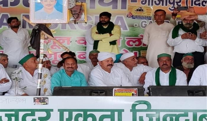 गाजीपुर बॉर्डर पर हुई महापंचायत में सरकार पर गरजे नरेश टिकैत गाजीपुर बॉर्डर पर हुई महापंचायत में सरकार पर गरजे नरेश टिकैत