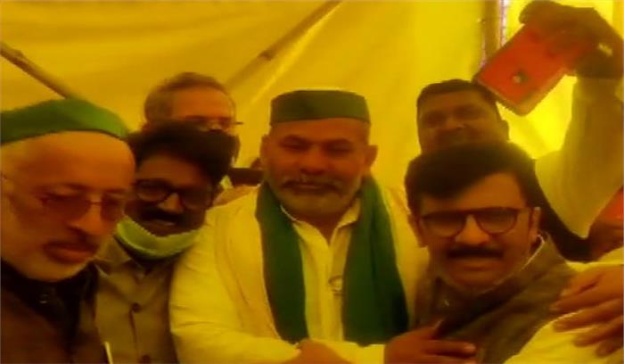 गाजीपुर पहुंचे संजय राउत ने कहा- राकेश टिकैत जो तय करेंगे वही होगी रणनीति