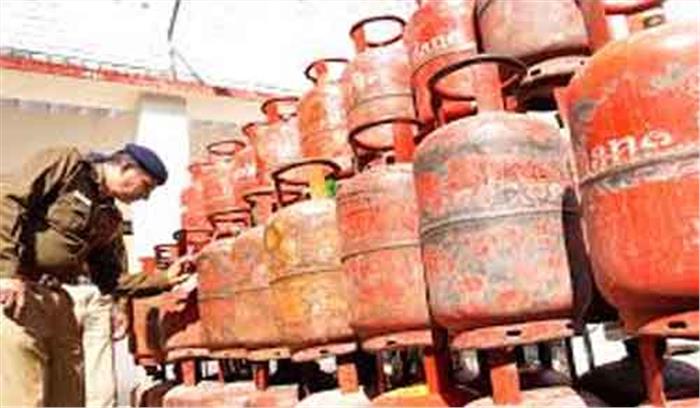 चोरी के 27 सिलेंडर बरामद, बीबीए छात्र समेत 5 गिरफ्तार