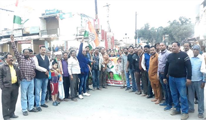 भूपेश के मुख्यमंत्री बनने पर कांग्रेसियों ने मनाया जश्न भूपेश के मुख्यमंत्री बनने पर कांग्रेसियों ने मनाया जश्न