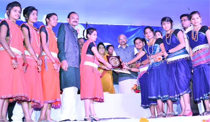 कन्या शाला की छात्राओं को मिला सम्मान कन्या शाला की छात्राओं को मिला सम्मान