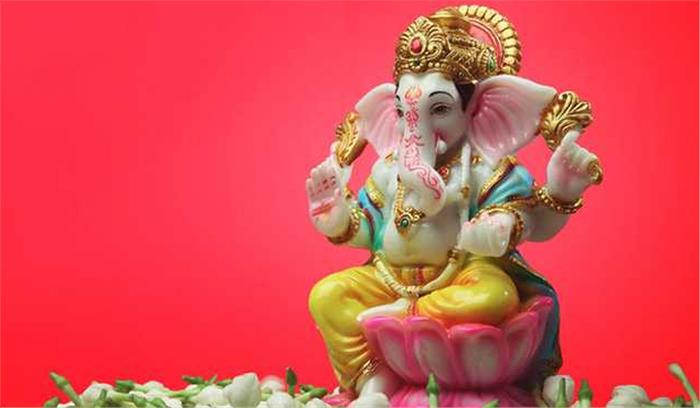 गोवा में गणेश चतुर्थी का धार्मिक उत्सव धूमधाम के साथ मनाया जा रहा गोवा में गणेश चतुर्थी का धार्मिक उत्सव धूमधाम के साथ मनाया जा रहा