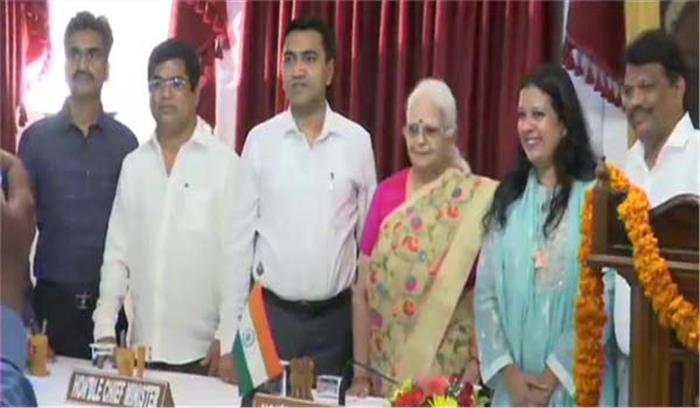 गोवा: कांग्रेस से बीजेपी में शामिल हुए तीन विधायकों ने ली मंत्री पद की शपथ 