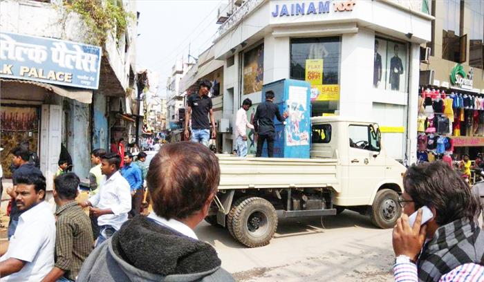 निगम अमले ने मालवीय रोड व गोलबाजार को किया कब्जा मुक्त