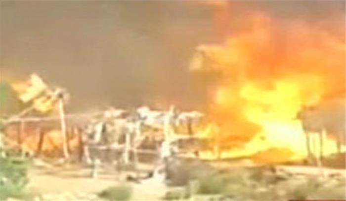 गोदावरी नदी के पास नाव में लगी आग