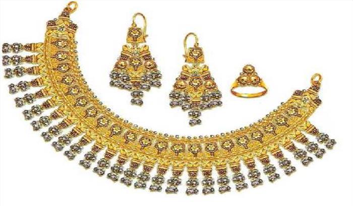 सोना 50 रुपये चमका, चांदी स्थिर