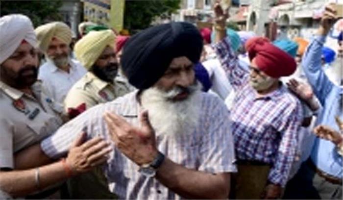 स्वर्ण मंदिर परिसर में सिख समूहों में हिंसक झड़प