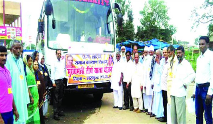 तीर्थयात्रा से लौटे बुजुर्ग सरकार को दुआएं