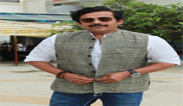 गोरखपुर पहुंचे रवि किशन ने एयरपोर्ट पर परखी व्यवस्था