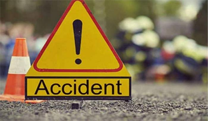 गोरखपुर सड़क दुर्घटना में दो लोगों की मृत्यु, 5 घायल