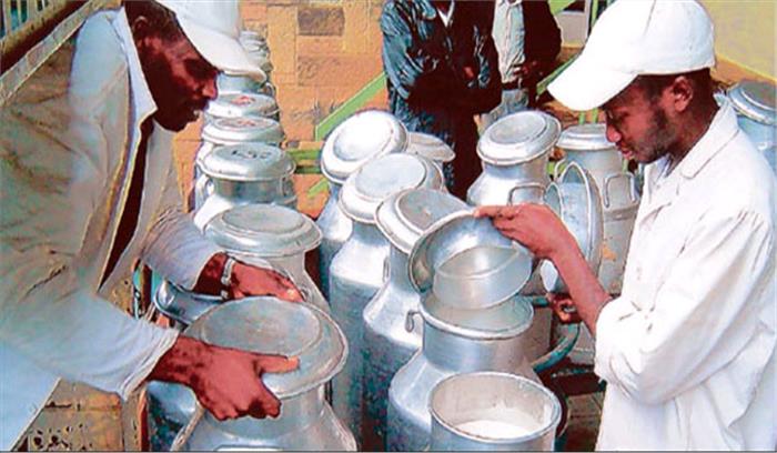 सरकार देश के दुग्ध कारोबार को खत्म करना चाहती है