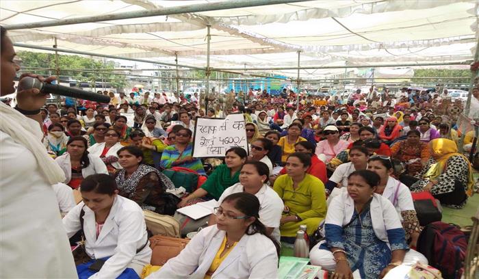 छत्तीसगढ़ सरकार ने किया नर्सों की मांगों पर विचार करने के लिए समिति का गठन