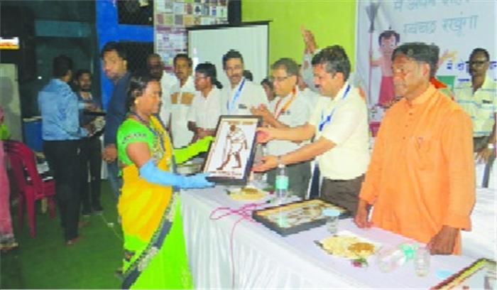 भारत सरकार शहरी कार्य के संयुक्त सचिव ने किया स्वच्छता सखियों का सम्मान