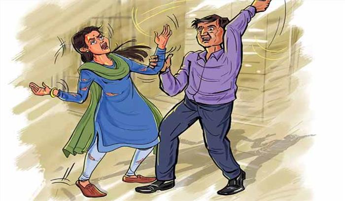 उप्र के मंत्री की पत्नी ने पति पर लगाया घरेलू हिंसा का आरोप