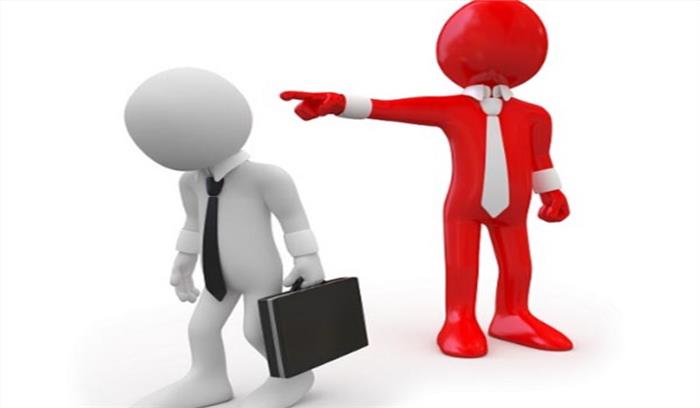 पहली बार दागियों की नौकरी पर चली तलवार