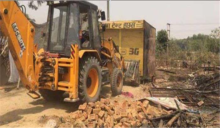 अफसरों का देखो खेल, सूची नहीं खाती मेल