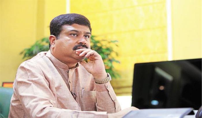 परिवहन ईंधन के रूप में द्रवित प्राकृतिक गैस के इस्तेमाल पर विचार: सरकार