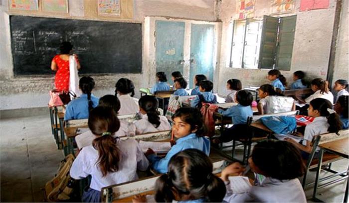 सरकार सोती रही, अधिकारियों को दोष कायरता: सिरसा